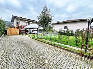 Appartamento in Vendita a Massarosa, 279'000&euro;, 180 m², con Box