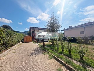 Appartamento in Vendita a Massarosa, 245'000&euro;, 180 m², con Box