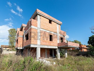 Appartamento in Vendita a Roma, 370'000&euro;, 400 m²