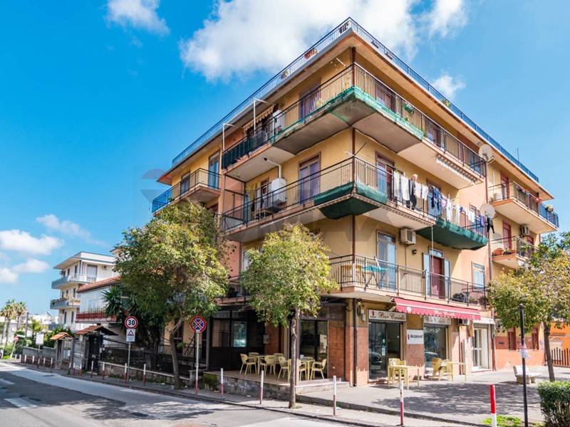 Trilocale in Vendita a Gravina di Catania, 99'000&euro;, 111 m²