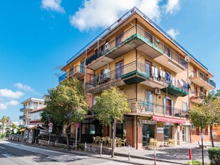 Trilocale in Vendita a Gravina di Catania, 99'000&euro;, 111 m²