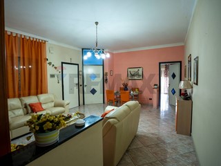 Appartamento in Vendita a Catania, 119'000&euro;, 160 m²