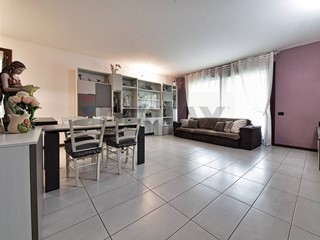 Trilocale in Vendita a Nova Milanese, 348'000&euro;, 115 m²