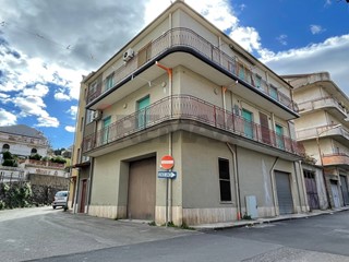 Quadrilocale in Vendita a Francavilla di Sicilia, 75'000&euro;, 140 m²