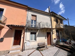 Appartamento in Vendita a Pesco Sannita, 48'000&euro;, 140 m²