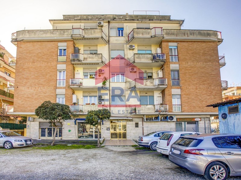 Trilocale in Vendita a Pomezia, 82'000&euro;, 72 m²