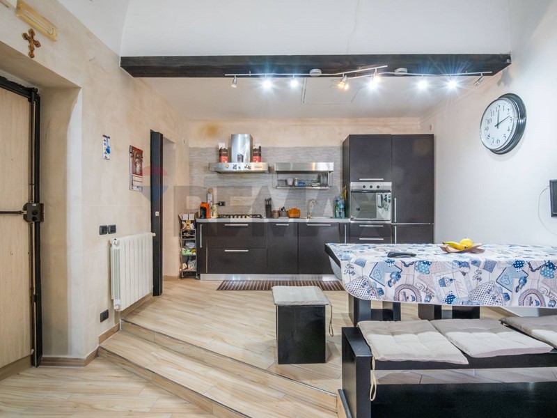 Quadrilocale in Vendita a Siracusa, 88'000&euro;, 83 m²