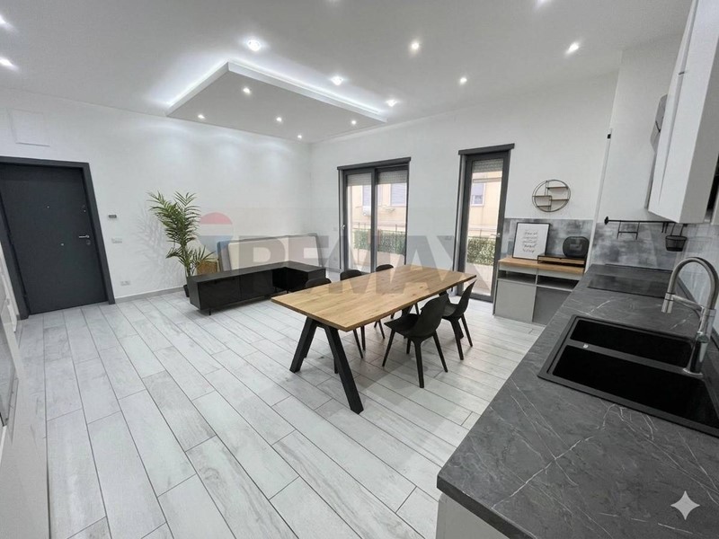Quadrilocale in Affitto a Napoli, 1'100&euro;, 95 m²