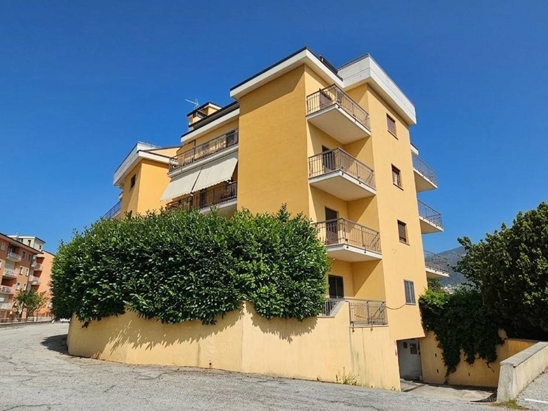 Quadrilocale in Vendita a L'Aquila, 230'000&euro;, 130 m²