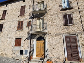 Trilocale in Vendita a Castel del Monte, 78'000&euro;, 70 m²