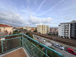 Trilocale in Vendita a Savona, 130'000&euro;, 70 m²