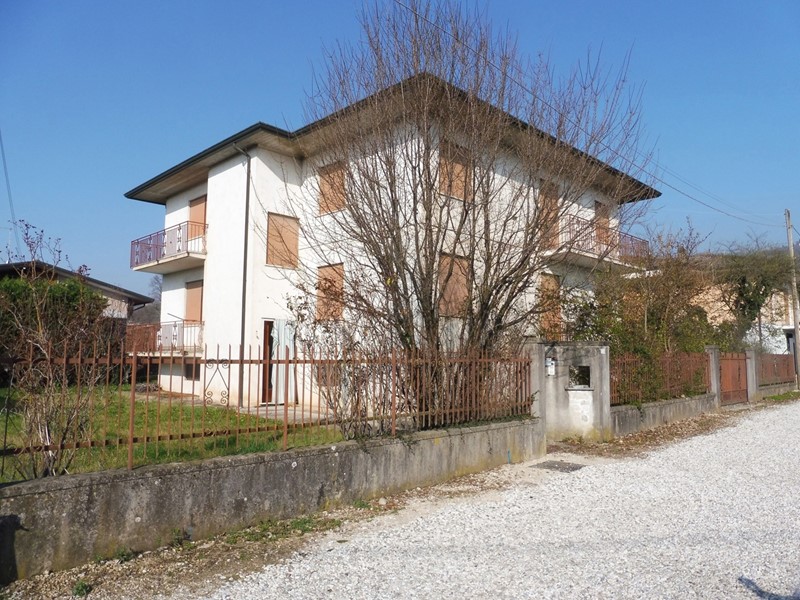 Appartamento in Vendita a Pianezze, 130'000&euro;, 180 m², con Box