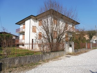 Appartamento in Vendita a Pianezze, 130'000&euro;, 180 m², con Box