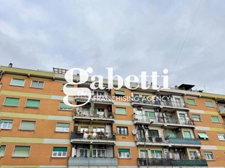 Trilocale in Vendita a Roma, 269'000&euro;, 91 m²