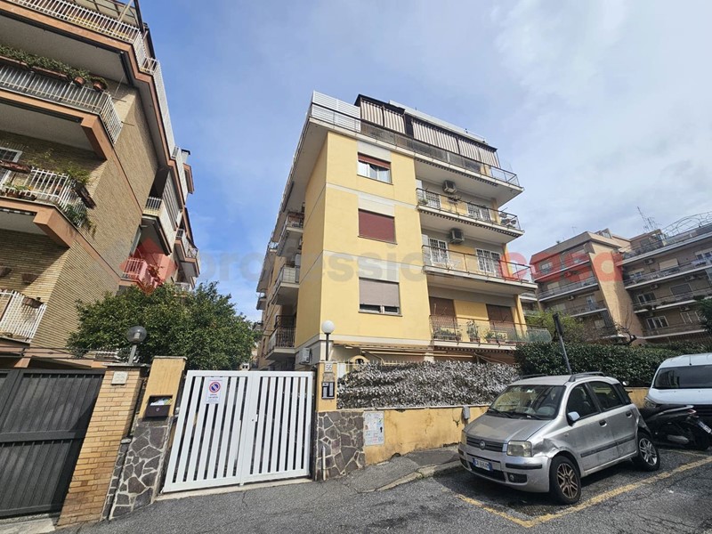 Bilocale in Vendita a Roma, 179'000&euro;, 65 m²
