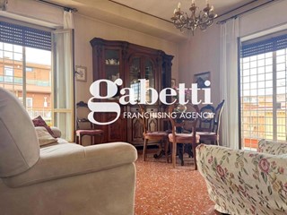 Attico in Vendita a Roma, 299'000&euro;, 80 m²