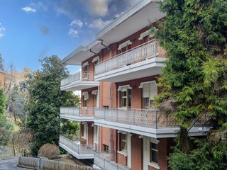 Appartamento in Vendita a Torino, 459'000&euro;, 200 m², con Box