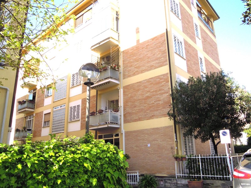 Quadrilocale in Vendita a Roma, 350'000&euro;, 130 m²