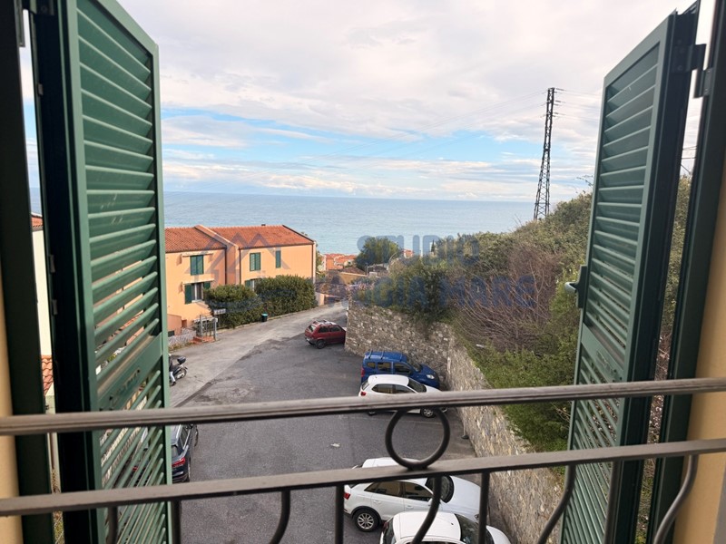 Trilocale in Vendita a Riva Ligure, 169'000&euro;, 65 m², con Box