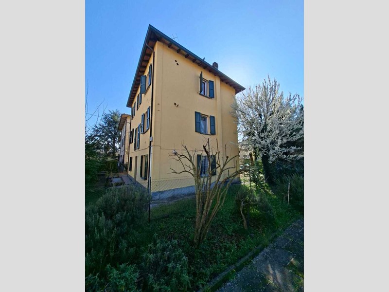 Trilocale in Vendita a Reggio Emilia, zona Regina Pacis, 137'000&euro;, 60 m², con Box