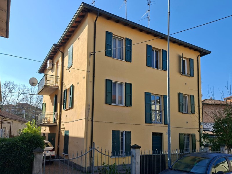 Trilocale in Vendita a Reggio Emilia, zona Regina Pacis, 137'000&euro;, 60 m², con Box