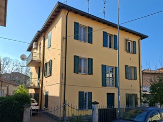 Trilocale in Vendita a Reggio Emilia, zona Regina Pacis, 137'000&euro;, 60 m², con Box