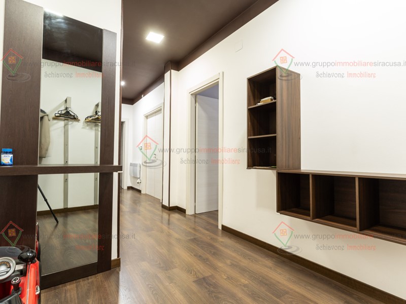 Appartamento in Vendita a Siracusa, zona Adda Gelone Timoleonte, 139'000&euro;, 153 m²