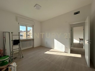 Quadrilocale in Vendita a Verona, 278'000&euro;, 98 m², arredato, con Box