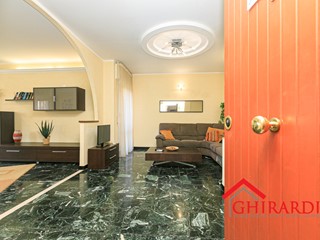 Appartamento in Affitto a Genova, zona Sestri Ponente, 700&euro;, 107 m², arredato