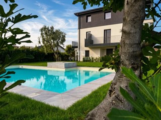 Trilocale in Vendita a Peschiera del Garda, 448'000&euro;, 90 m²