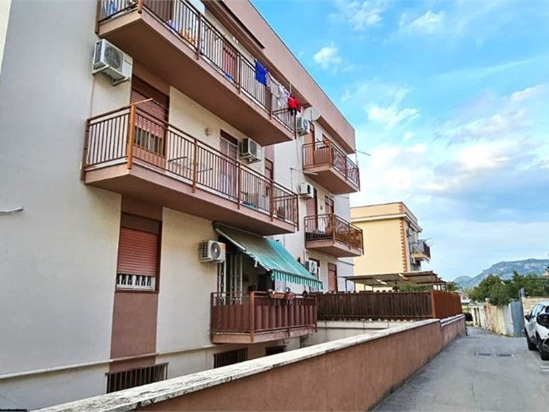 Trilocale in Vendita a Palermo, 128'000&euro;, 105 m²