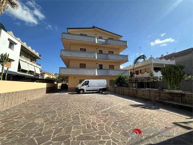 Appartamento in Vendita a Melito di Porto Salvo, 600 m²