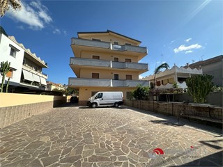 Appartamento in Vendita a Melito di Porto Salvo, 600 m²