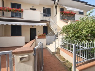 Appartamento in Vendita a Santa Croce sull'Arno, 155'000&euro;, 87 m², con Box