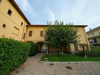 Trilocale in Vendita a Peschiera Borromeo, zona Bettola, 200'000&euro;, 89 m², con Box