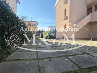 Quadrilocale in Vendita a Pontedera, 230'000&euro;, 110 m², arredato, con Box