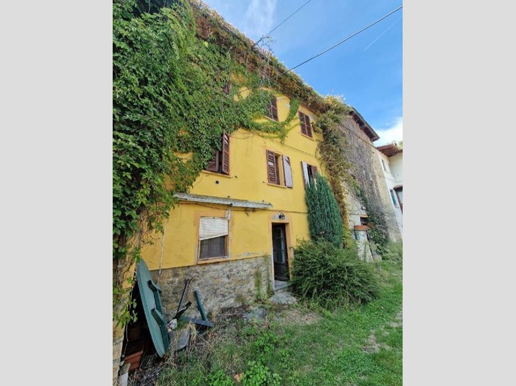 Appartamento in Vendita a Garbagna, 60'000&euro;, 177 m²