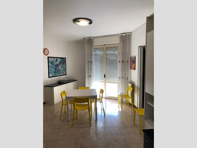 Quadrilocale in Affitto a Massa, zona Ronchi, 80 m², arredato