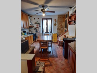 Appartamento in Vendita a Terricciola, 125'000&euro;, 130 m², con Box