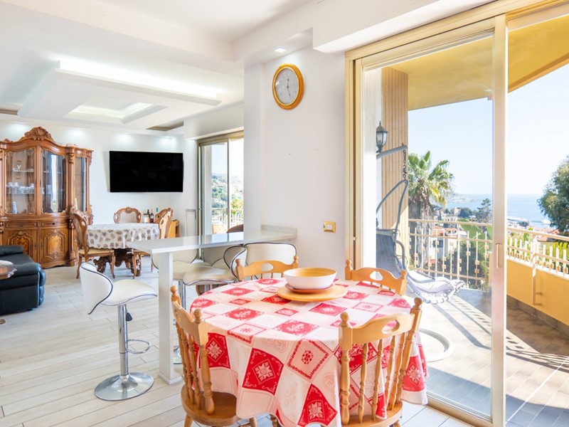 Appartamento in Vendita a Sanremo, 399'000&euro;, 119 m²