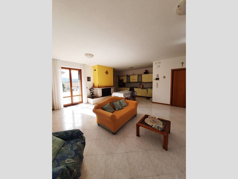 Appartamento in Vendita a Monterubbiano, 150'000&euro;, 142 m²