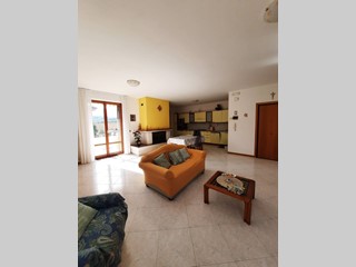 Appartamento in Vendita a Monterubbiano, 150'000&euro;, 142 m²