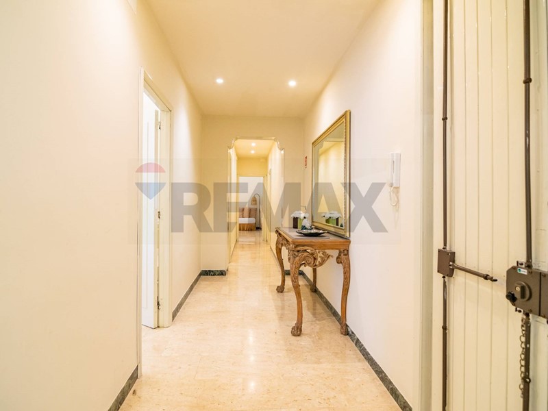 Appartamento in Vendita a Catania, 360'000&euro;, 200 m²