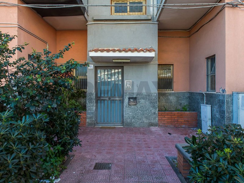Appartamento in Vendita a Catania, 75'000&euro;, 120 m²
