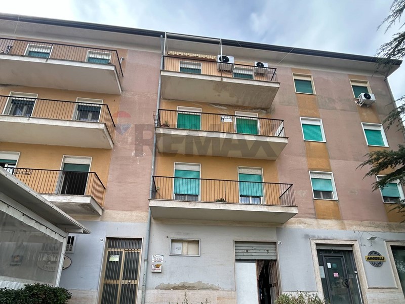 Appartamento in Vendita a Caltanissetta, 85'000&euro;, 138 m²