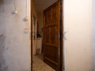 Trilocale in Vendita a Catania, 48'000&euro;, 89 m²