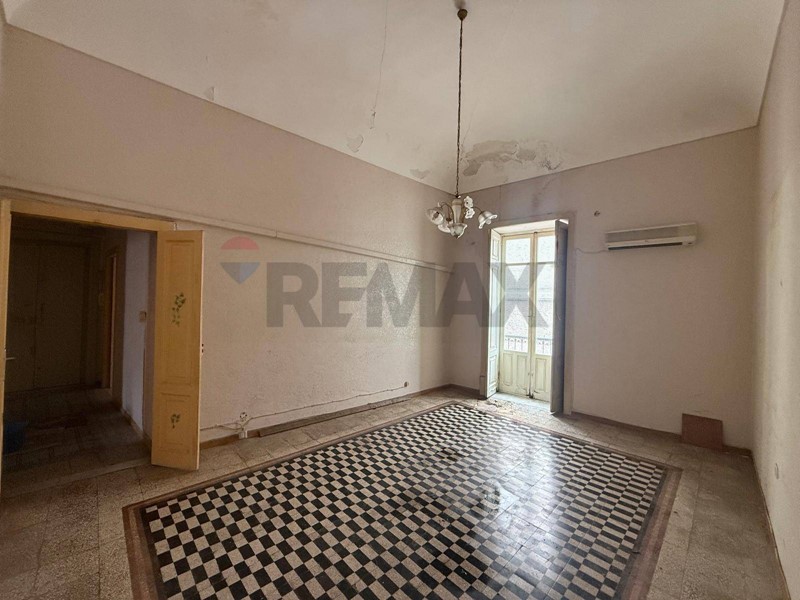 Trilocale in Vendita a Siracusa, 105'000&euro;, 84 m²