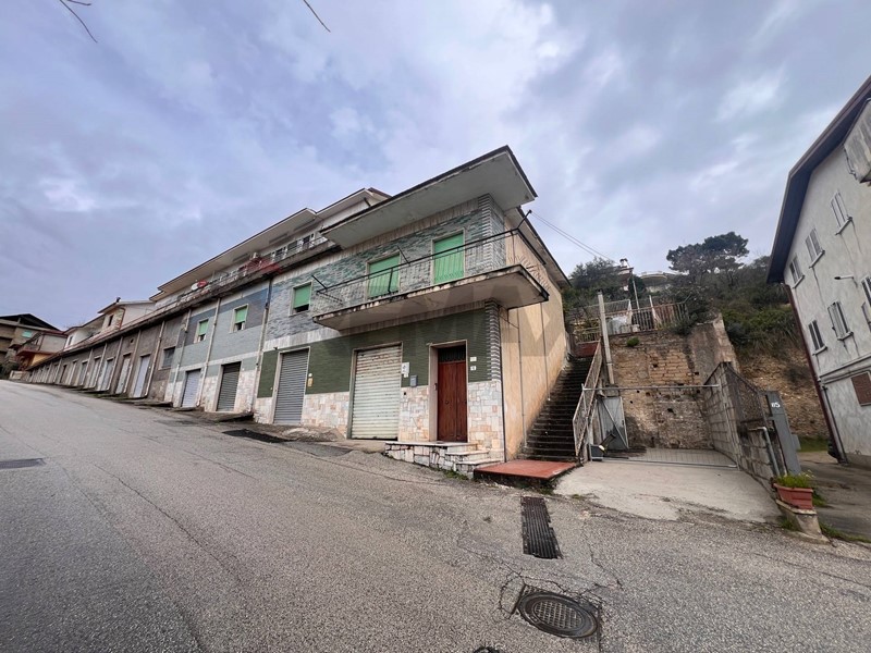 Appartamento in Vendita a Ponte, 90'000&euro;, 186 m²