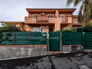 Appartamento in Vendita a Aci Castello, 210'000&euro;, 142 m²