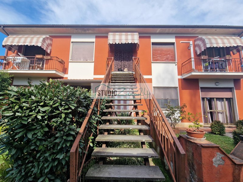 Trilocale in Vendita a Camaiore, 260'000&euro;, 96 m²